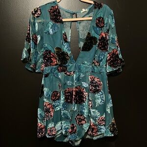 Women’s crushed velvet romper. Size s